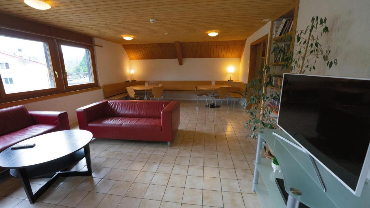 Delemont Youth Hostel Bagian luar foto