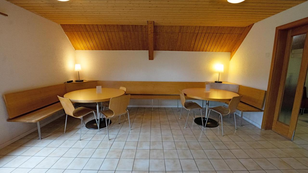 Delemont Youth Hostel Bagian luar foto