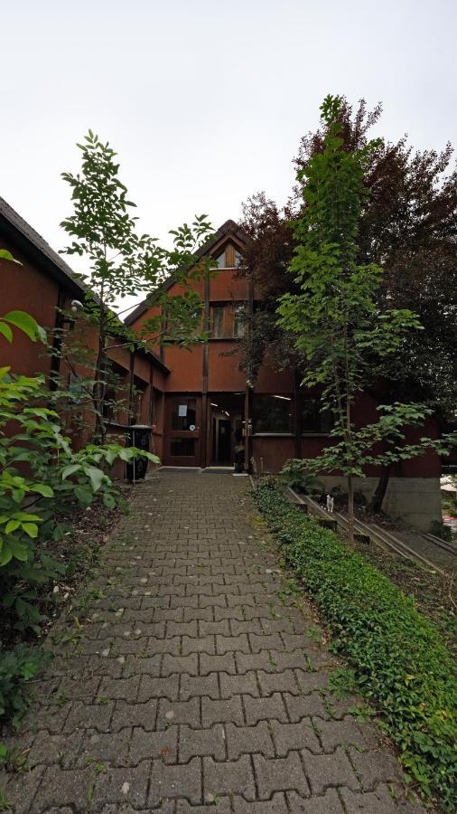 Delemont Youth Hostel Bagian luar foto