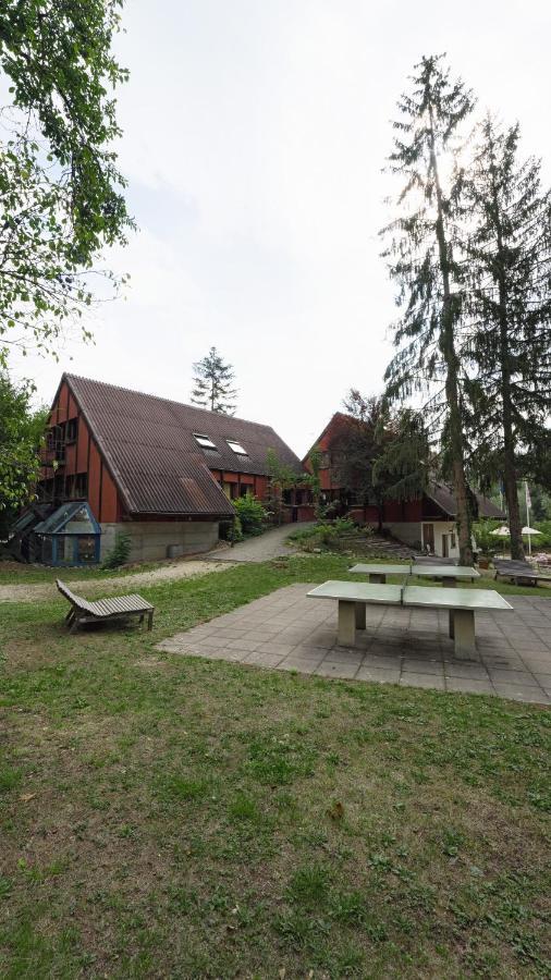 Delemont Youth Hostel Bagian luar foto