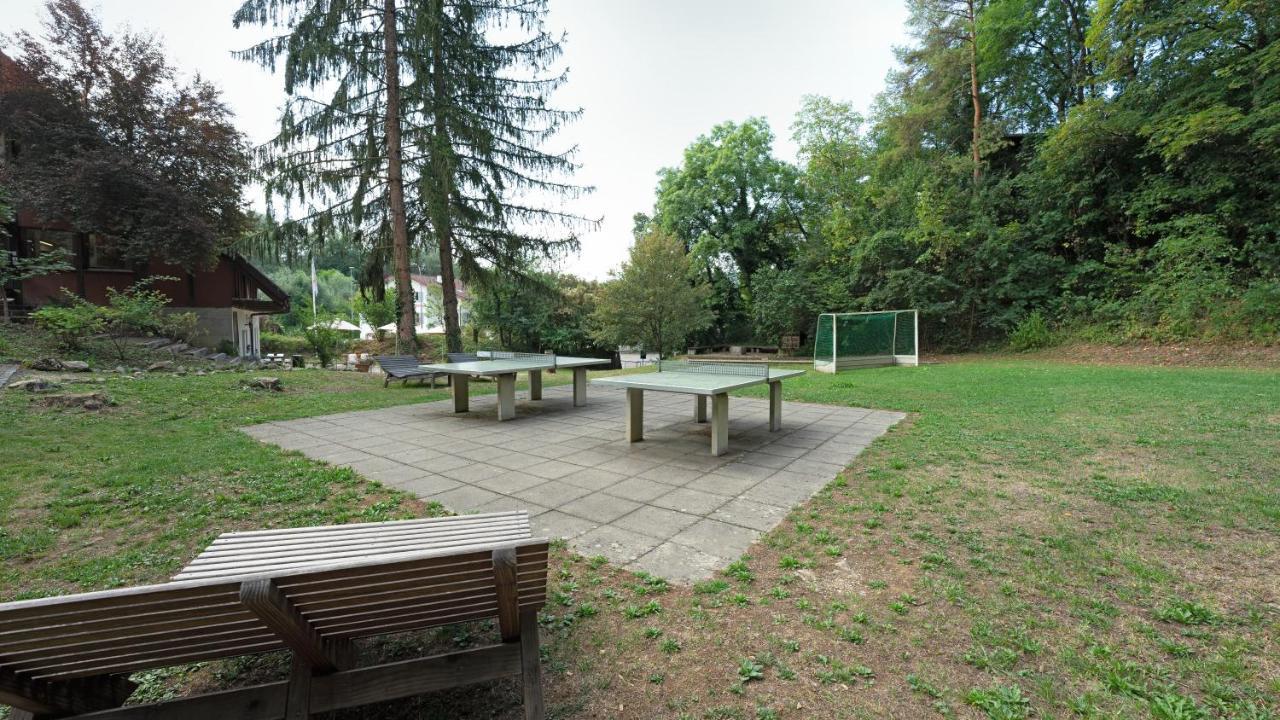 Delemont Youth Hostel Bagian luar foto