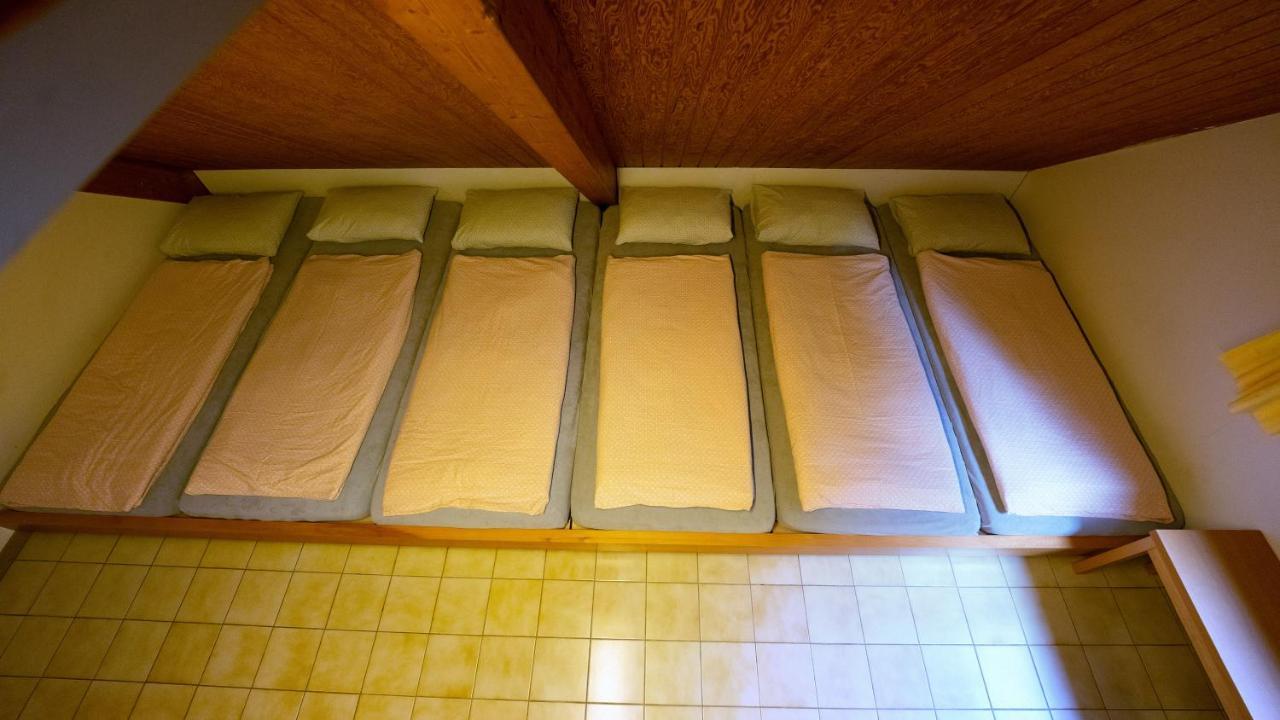Delemont Youth Hostel Bagian luar foto