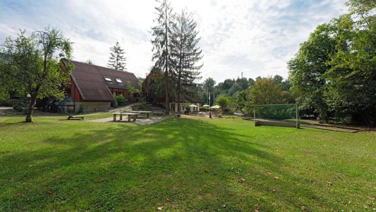 Delemont Youth Hostel Bagian luar foto