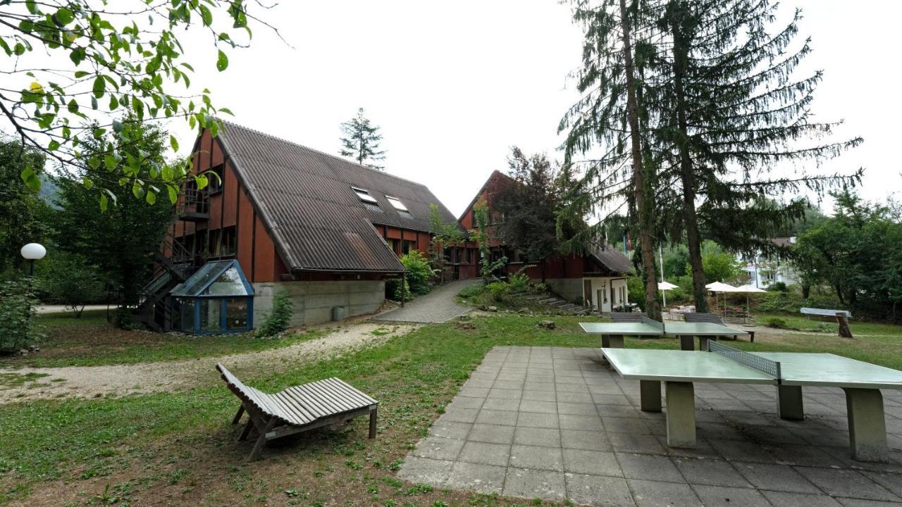 Delemont Youth Hostel Bagian luar foto