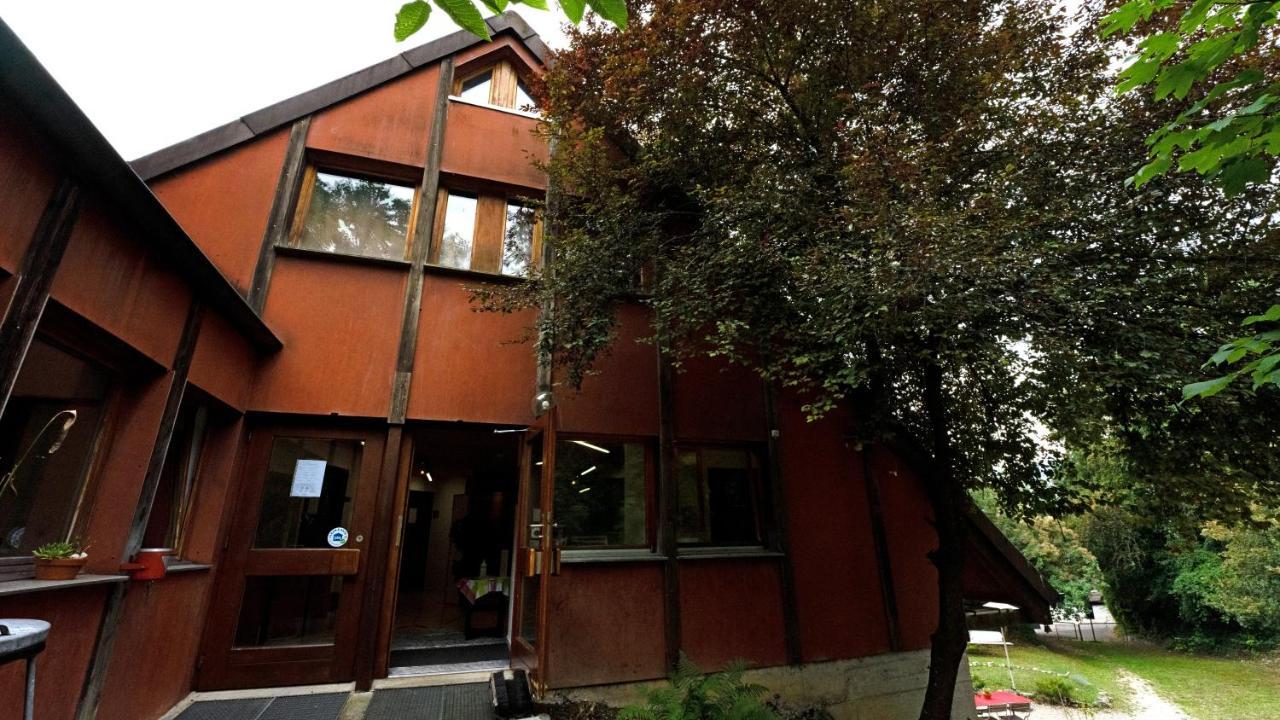 Delemont Youth Hostel Bagian luar foto