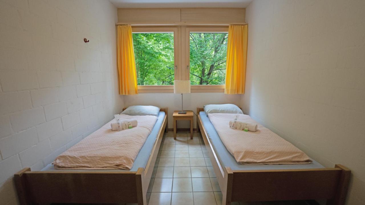 Delemont Youth Hostel Bagian luar foto