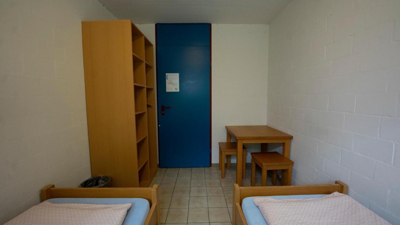 Delemont Youth Hostel Bagian luar foto