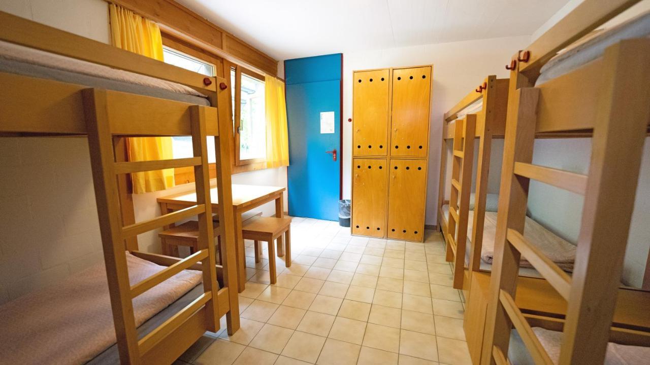 Delemont Youth Hostel Bagian luar foto