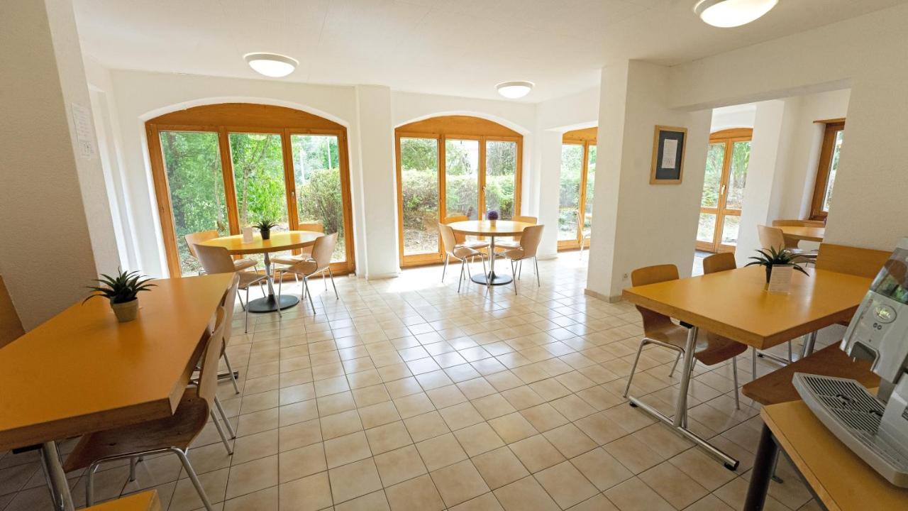 Delemont Youth Hostel Bagian luar foto