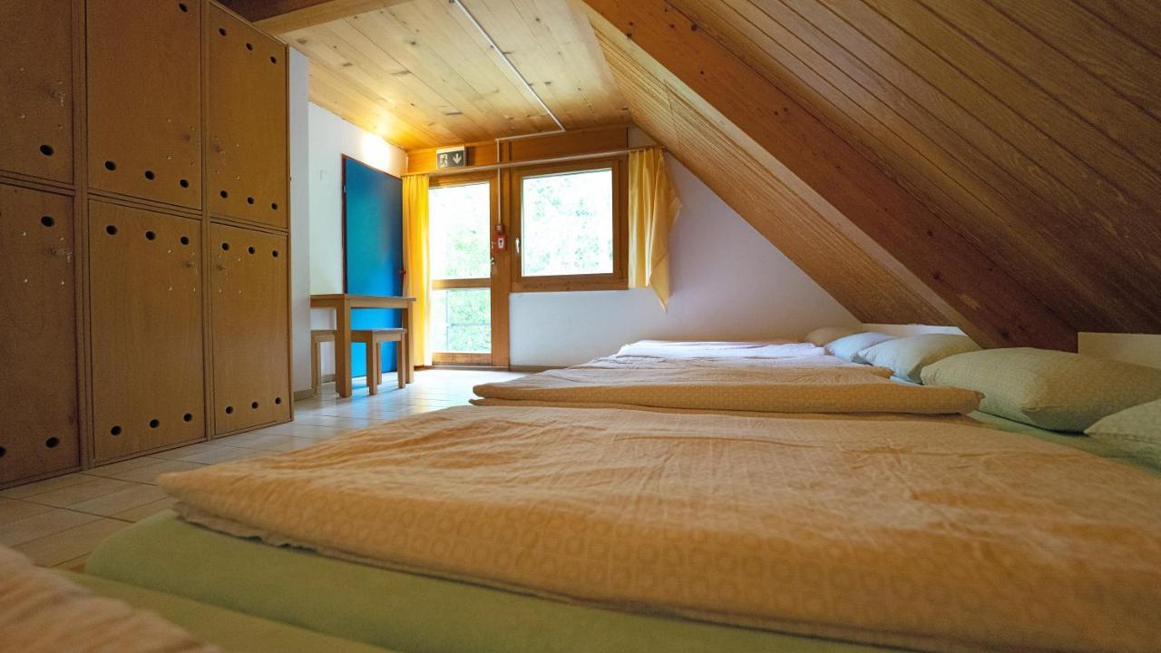 Delemont Youth Hostel Bagian luar foto