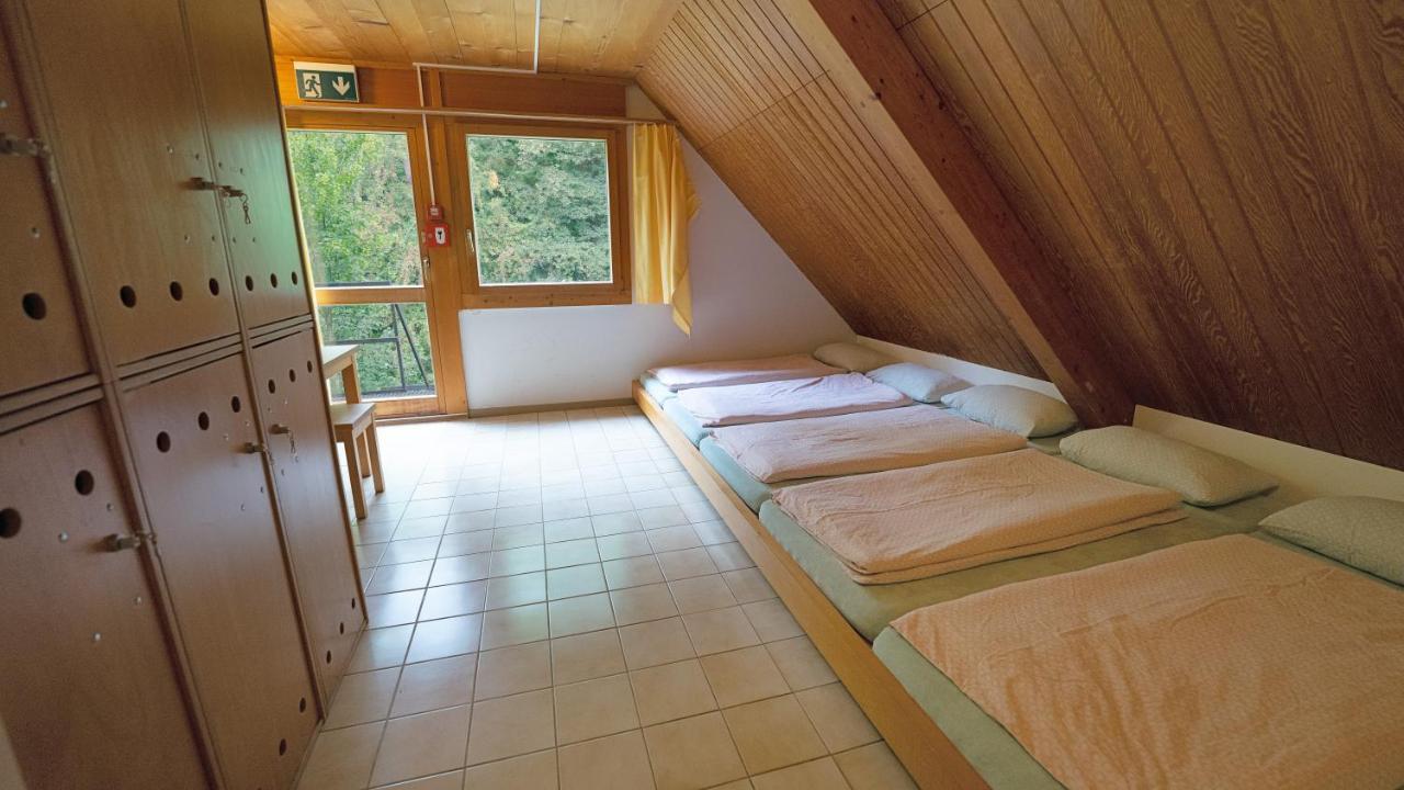 Delemont Youth Hostel Bagian luar foto