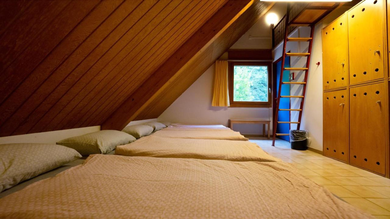 Delemont Youth Hostel Bagian luar foto