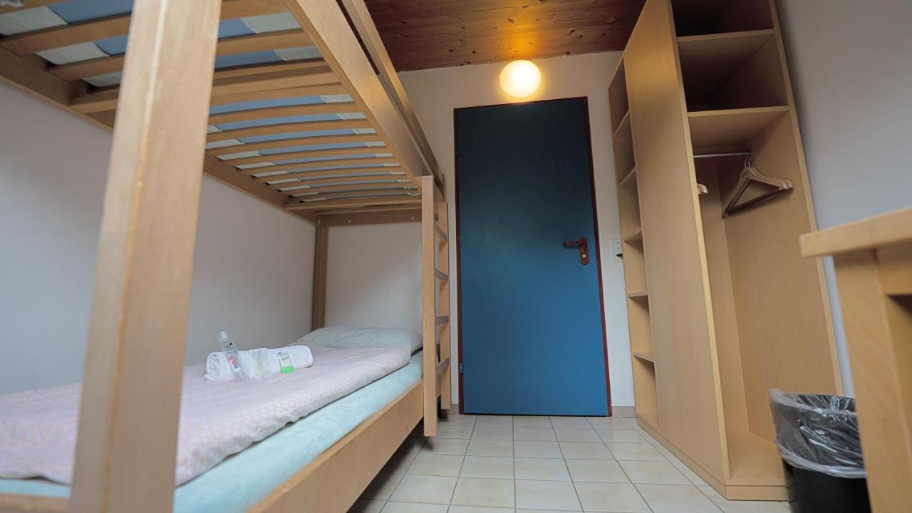 Delemont Youth Hostel Bagian luar foto