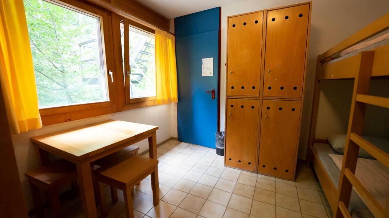 Delemont Youth Hostel Bagian luar foto