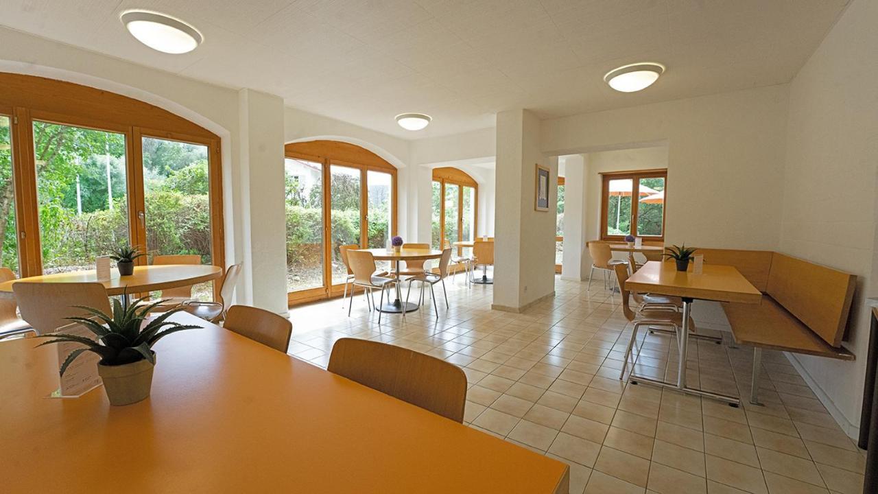 Delemont Youth Hostel Bagian luar foto